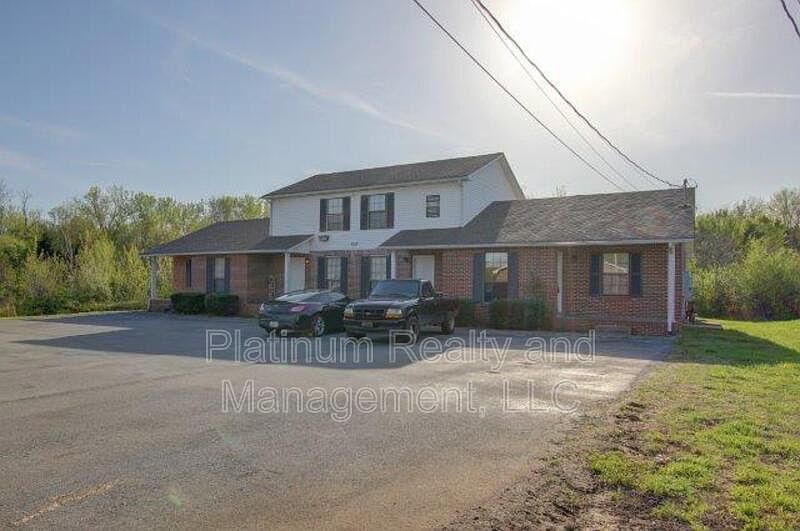 1st image of 820B Golfview Pl #B