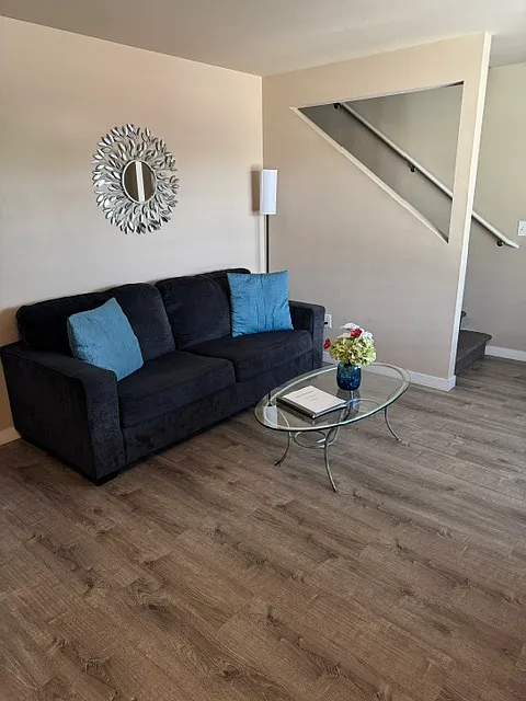 2 bed, 1.5 bath, 985 sqft, $2,600 — Photo 4