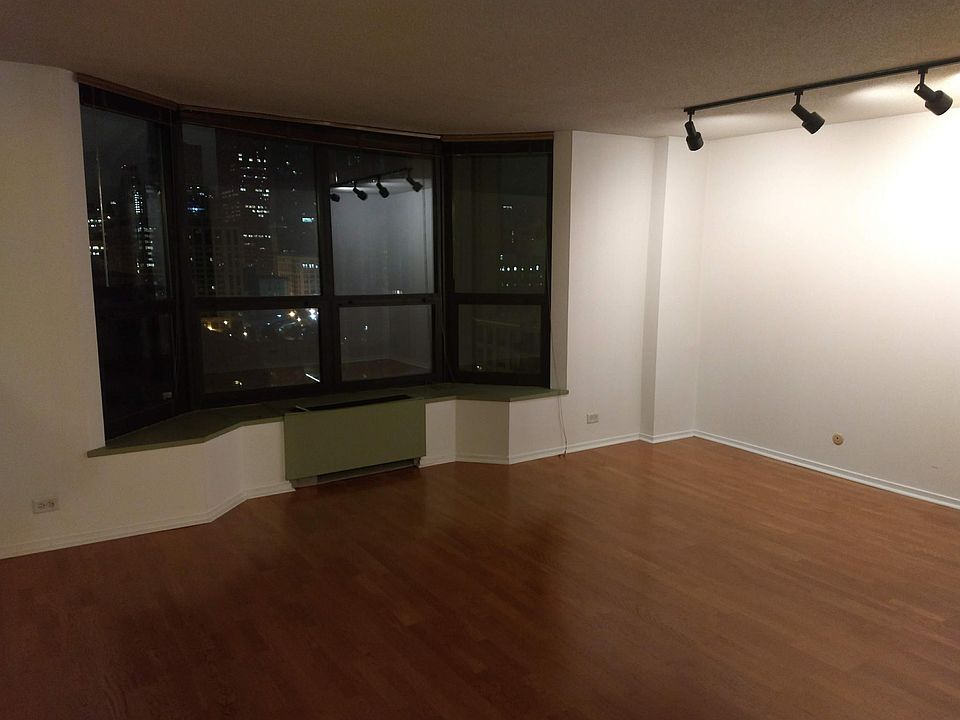 1st image of 899 S Plymouth Ct APT 1502