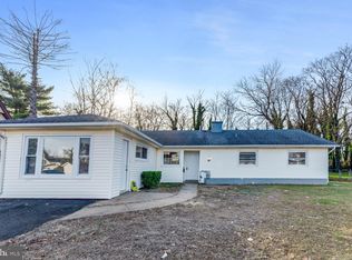 29 Sussex Dr, Willingboro, NJ 08046