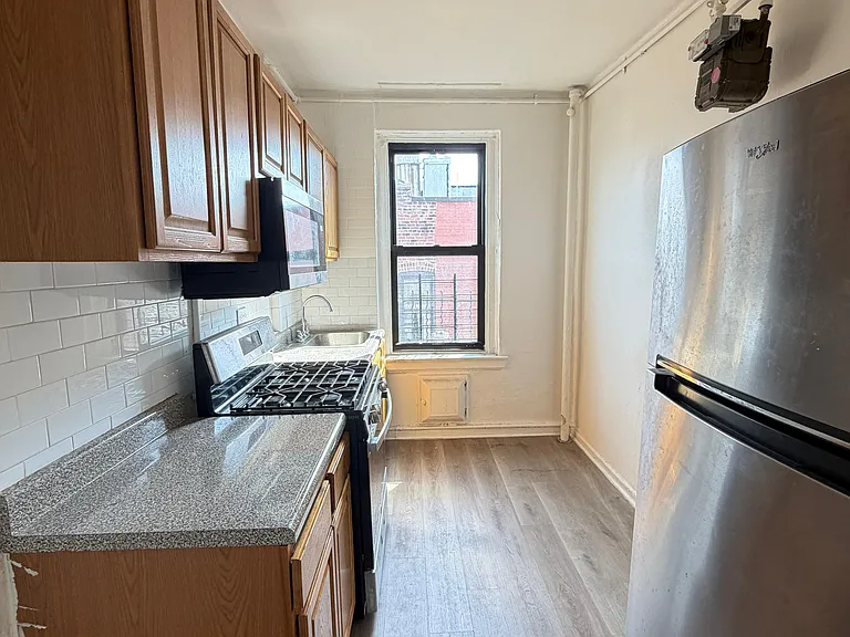 520 W 190th St #5I — Photo 7
