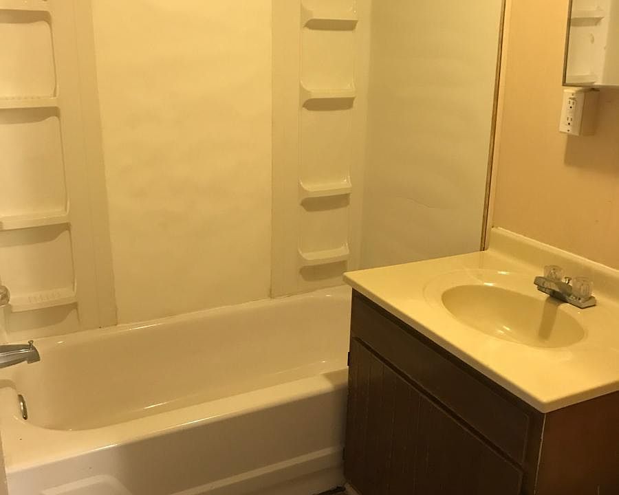 2nd image of 2207 NE Jefferson Ave