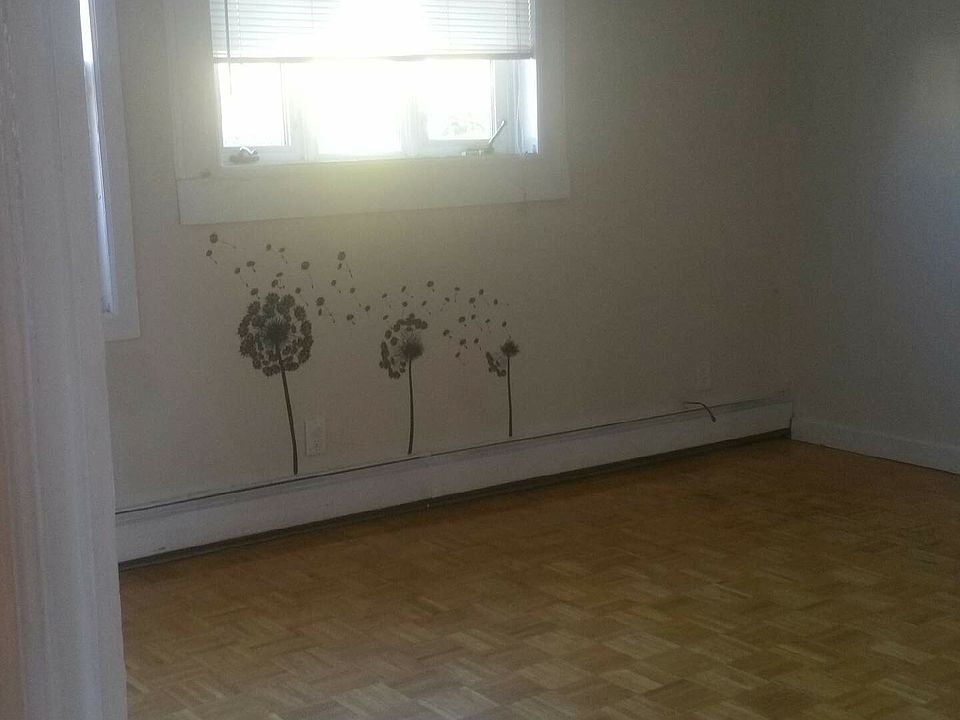 2nd image of 2527 Curtis St
