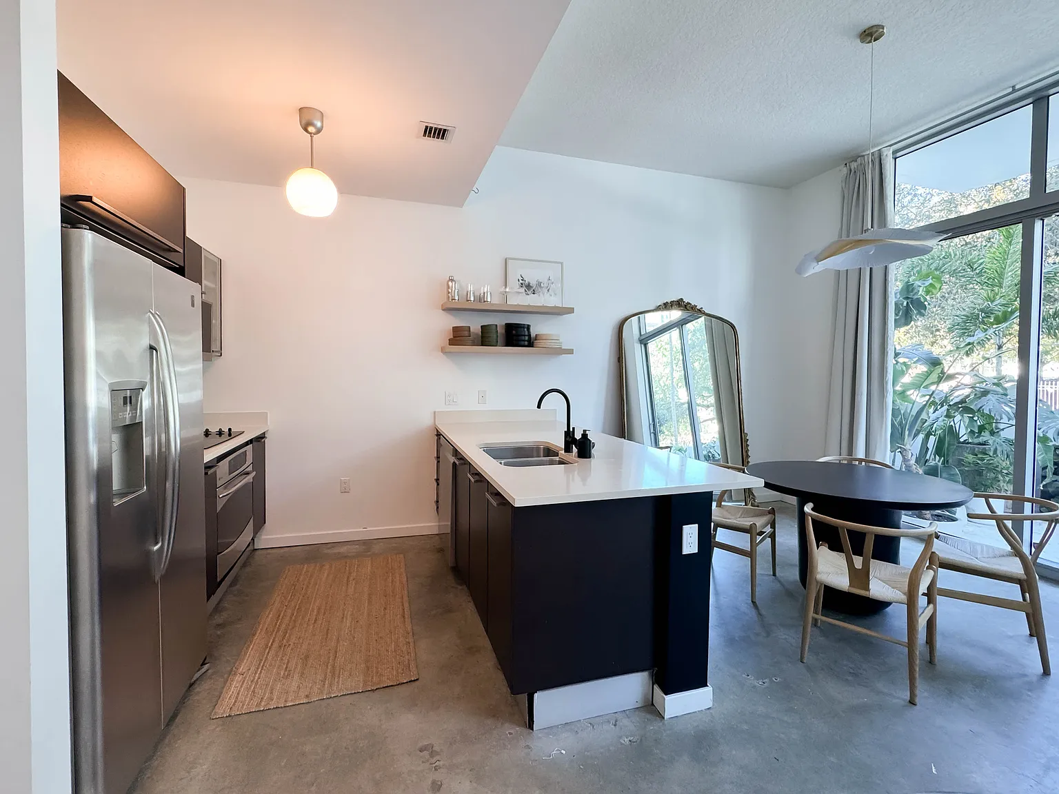 2 bed, 1.5 bath, 1039 sqft, $3,700 — Photo 4