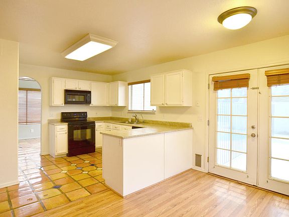 4th image of 3121 E Cottonwood Ln