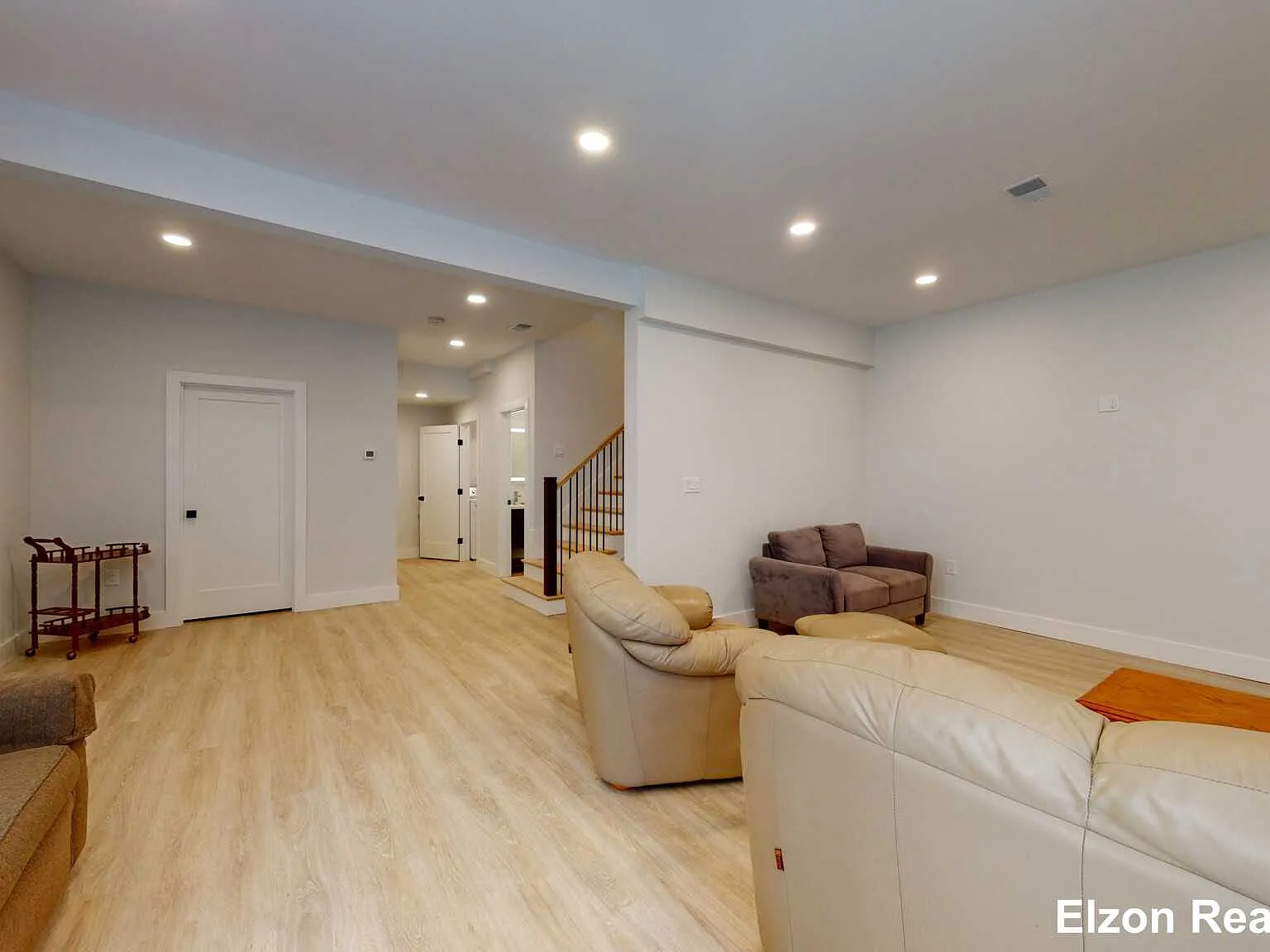 6 bed, $9,000 — Photo 4