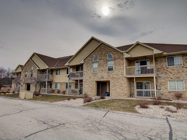 4821 Easy St, Hartland, WI 53029