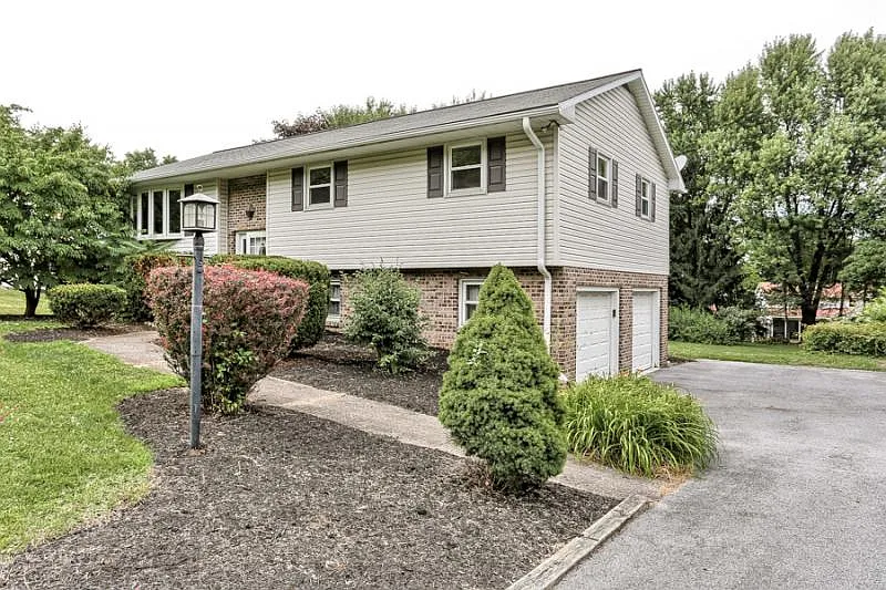 Building Photo - 668 Sand Hill Rd