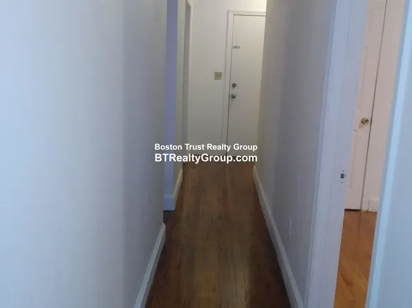 163 University Ave, Lowell, MA 01854