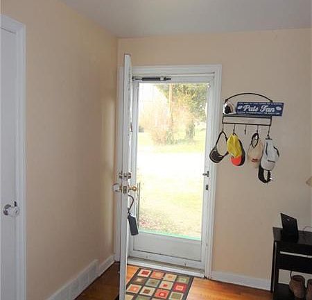 3rd image of 517 Florence St