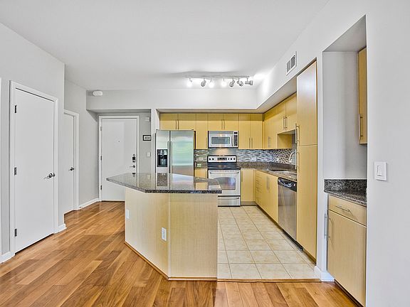 5th image of 54 Rainey St APT 404