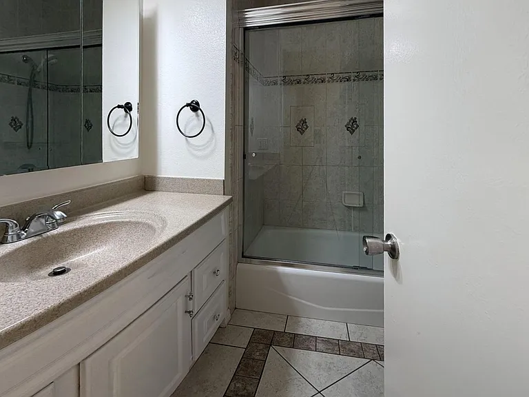 539 Hidalgo Ave — Photo 10