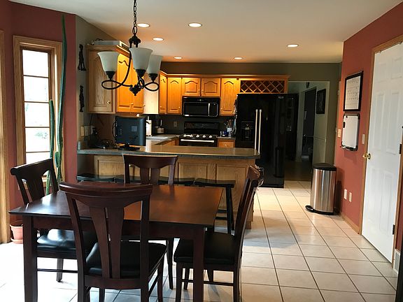 4th image of 1025 Hazelwood Ct