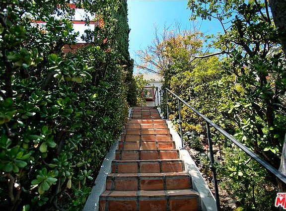 5th image of 2545 Langdale Ave