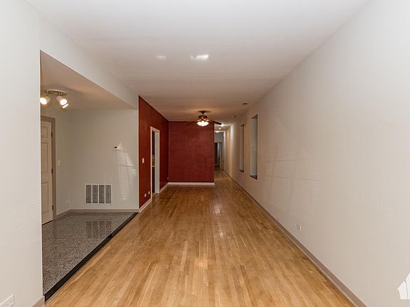 4th image of 1835 N Winchester Ave