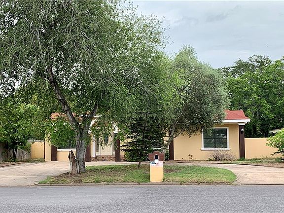 3rd image of 700 Redwood Ave