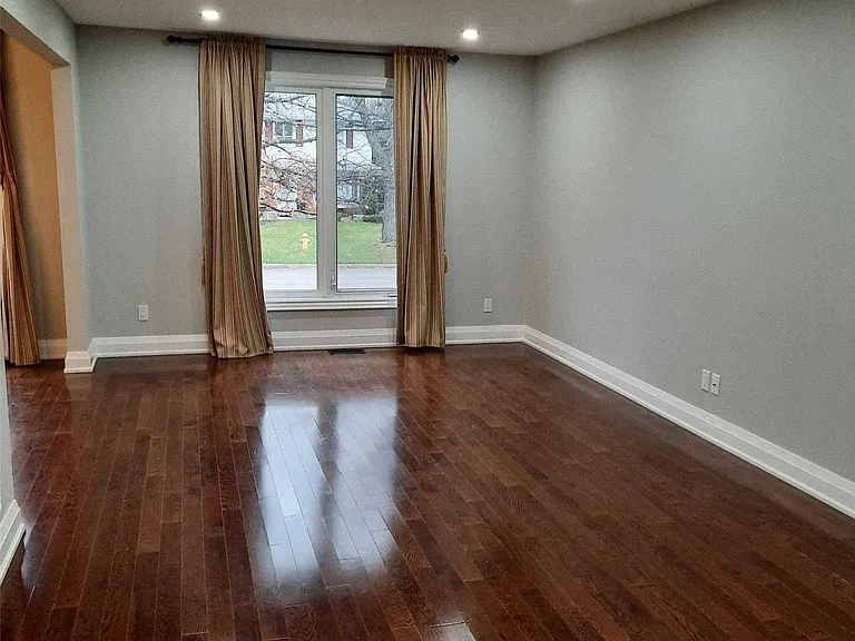 7 Southdale Dr #MAIN — Photo 3