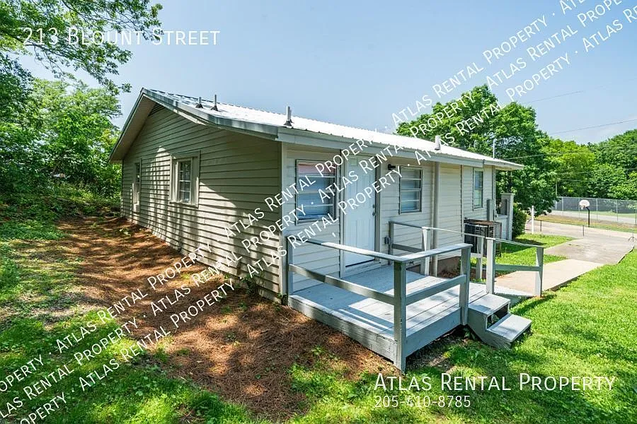 Modern & Spacious! Renovated 3-Bedroom Home Move in Ready! — Photo 4