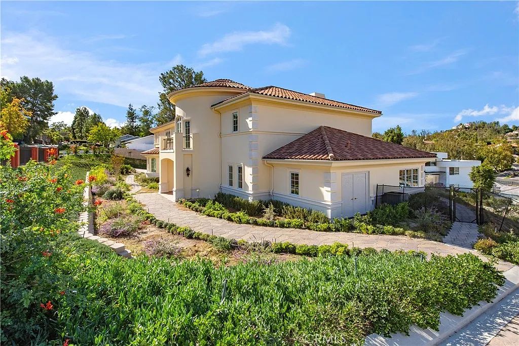 6 bed, 6.5 bath, 7518 sqft, $14,500 — Photo 1