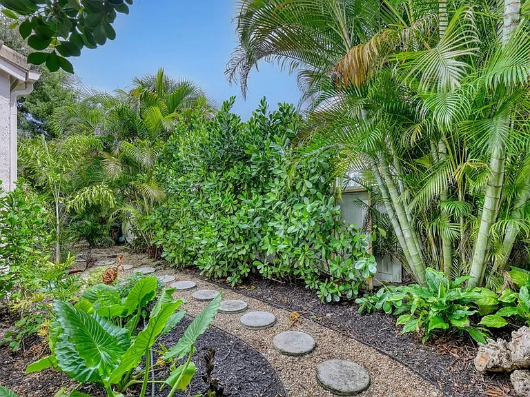 2076 Cezanne Rd — Photo 24