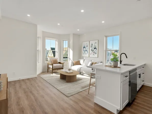 43-45 Blossom St #4, Chelsea, MA 02150