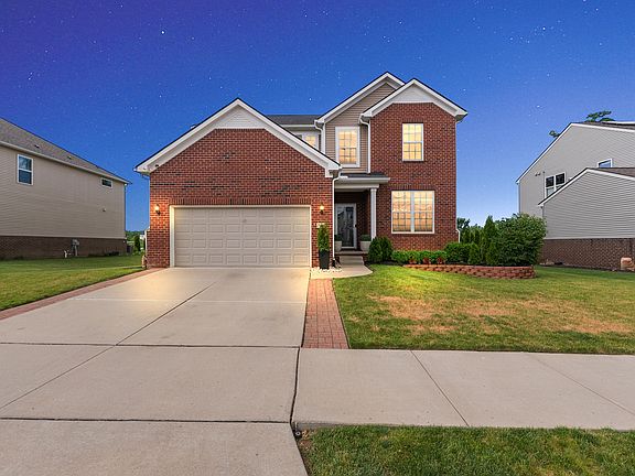 2nd image of 704 Groveland Cir
