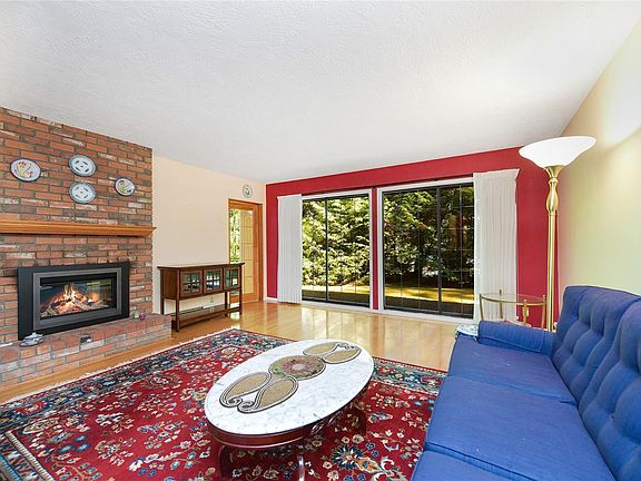 4th image of 4631 Lochside Dr #3