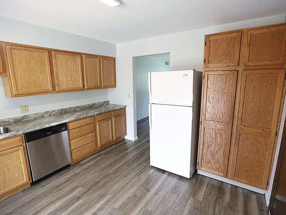 2nd image of 2035 Andrew St SE