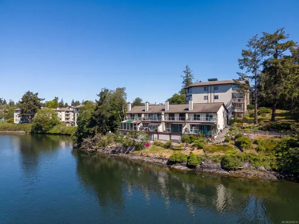 67 Gorge Rd W #3, Saanich, BC V9A 1L9