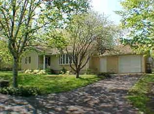 17 Hillside Rd, Gloucester, MA 01930