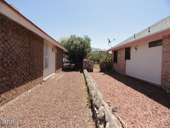 4th image of 1124 Desierto Seco Dr