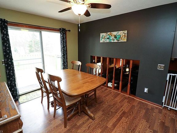 4th image of 10134 Ridgewood Dr