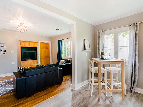 3rd image of 427 Thomas St SE #2