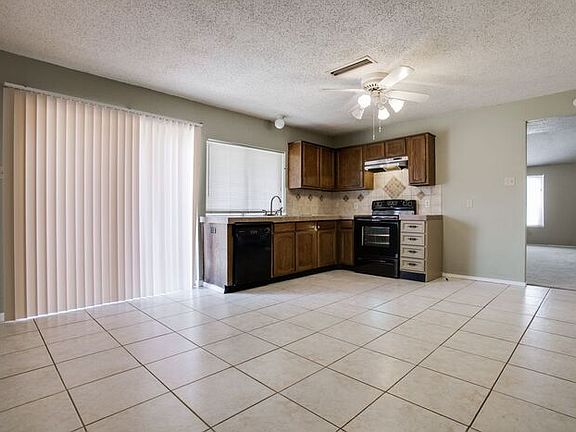 5th image of 623 Southwood Ct
