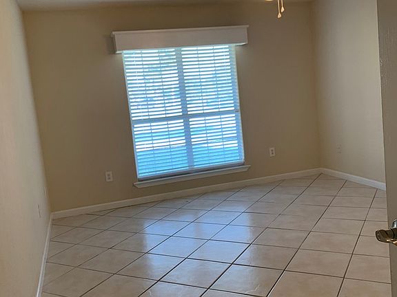 4th image of 201 Ebony Ln