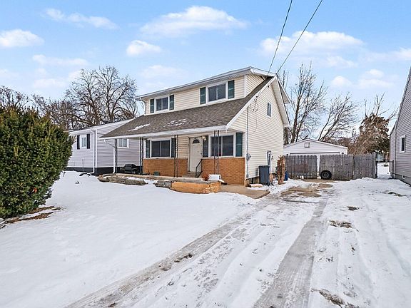 4th image of 2033 Seymour Ave