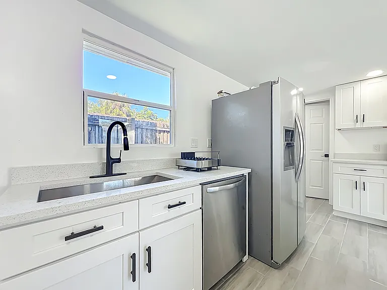 6920 Delano Ave — Photo 9