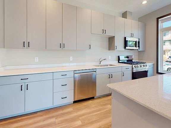 5th image of 1014 4th St SE #6