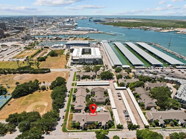 7063 N Holiday Dr, Galveston, TX 77550