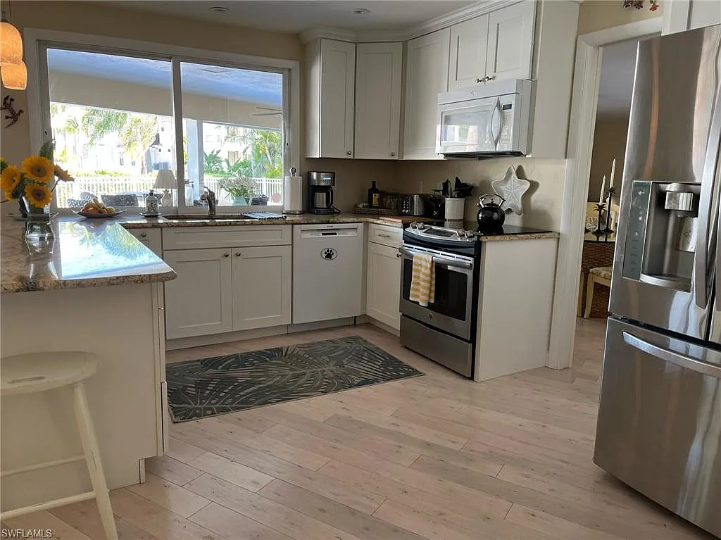 3 bed, 3.0 bath, 2705 sqft, $33,000 — Photo 4