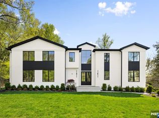 36 Hampshire Hill Rd, Upper Saddle River, NJ 07458