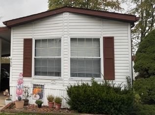 450 Whispering Pines Dr NW, Warren, OH 44481