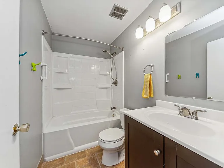 527 Winston Ln — Photo 14