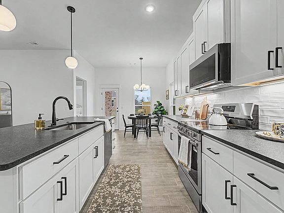 5th image of 1107 W Jay Street