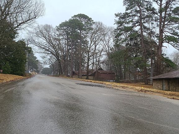 5th image of 705 W Patricia Dr