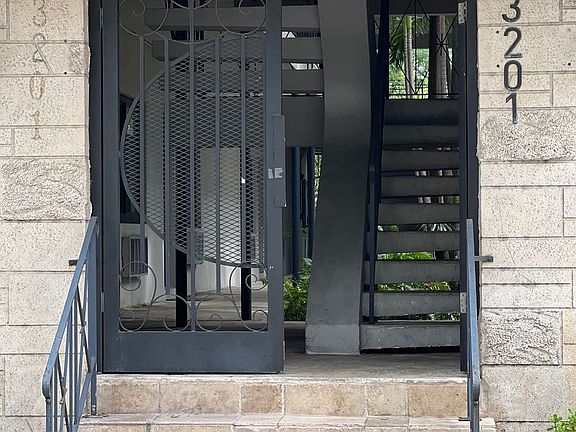 4th image of 3201 Aviation Ave #15