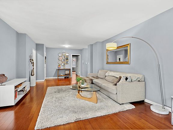 3rd image of 130 E 63rd St APT 9E