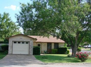 2015 N Lynn St, Taylor, TX 76574