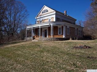 5 Grove St, Chatham, NY 12037