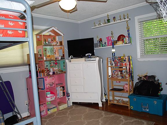 5th image of 7726 Skylark Dr